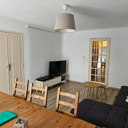 Spacieux appartement 90m2 4 chambres, proche mer, climatisation, tout confort entier ou à la chambre Appartamento Tolone