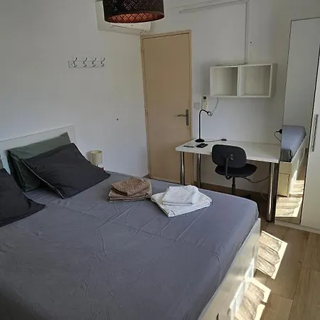 Spacieux appartement 90m2 4 chambres, proche mer, climatisation, tout confort entier ou à la chambre